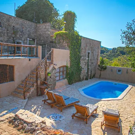 Terra Arhaica - Authentic House And Traditional Breakfast Vrisnik
