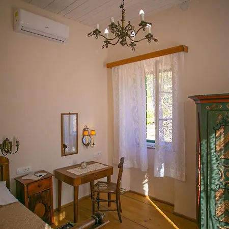 Terra Arhaica - Authentic House And Traditional Breakfast Вилла Vrisnik