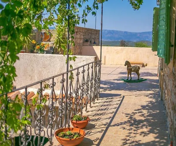 Terra Arhaica - Authentic House And Traditional Breakfast Vrisnik