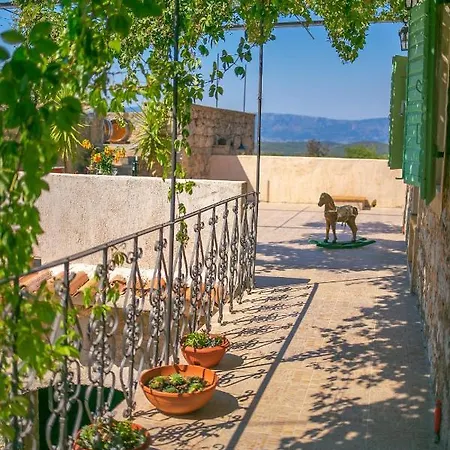 Terra Arhaica - Authentic House And Traditional Breakfast Vrisnik
